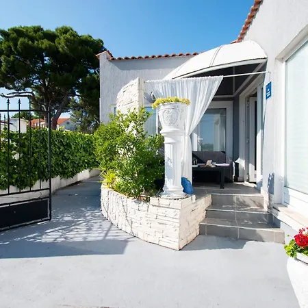 Сasa de vacaciones Family Friendly House With A Swimming Pool Brodarica, - 24117 *