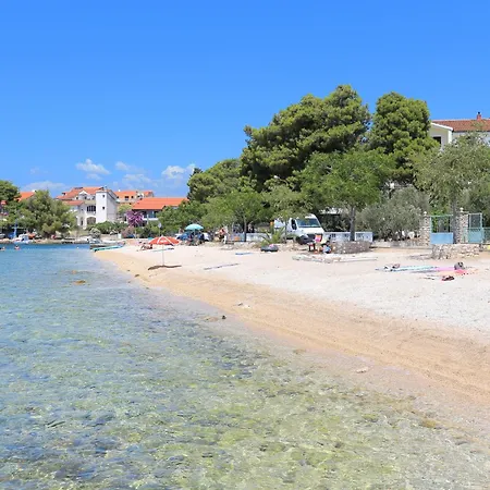 Hébergement de vacances Family Friendly House With A Swimming Pool Brodarica, - 24117 *