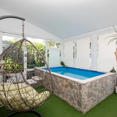 Hébergement de vacances Family Friendly House With A Swimming Pool Brodarica, - 24117