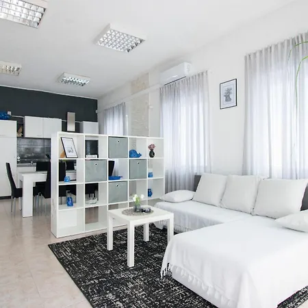 Family Friendly House With A Swimming Pool Brodarica, - 24117 Vikendica *
