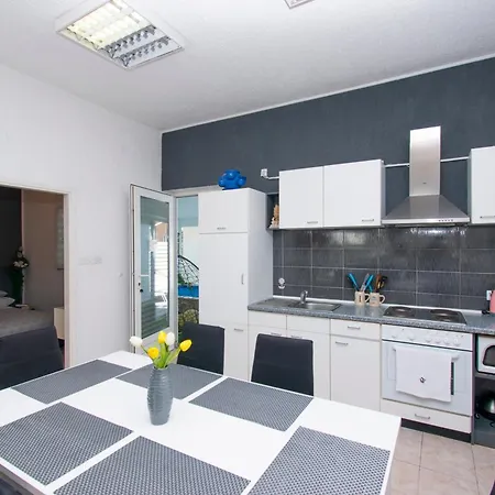 Hébergement de vacances Family Friendly House With A Swimming Pool Brodarica, - 24117 Šibenik