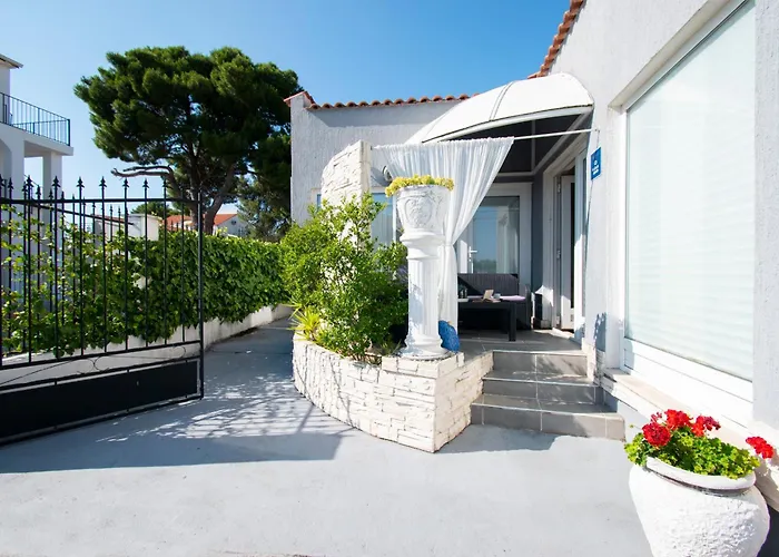 Dom wakacyjny Family Friendly House With A Swimming Pool Brodarica, - 24117 *