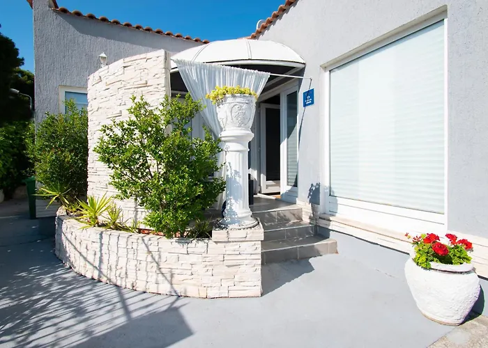Family Friendly House With A Swimming Pool Brodarica, - 24117 Сasa de vacaciones *