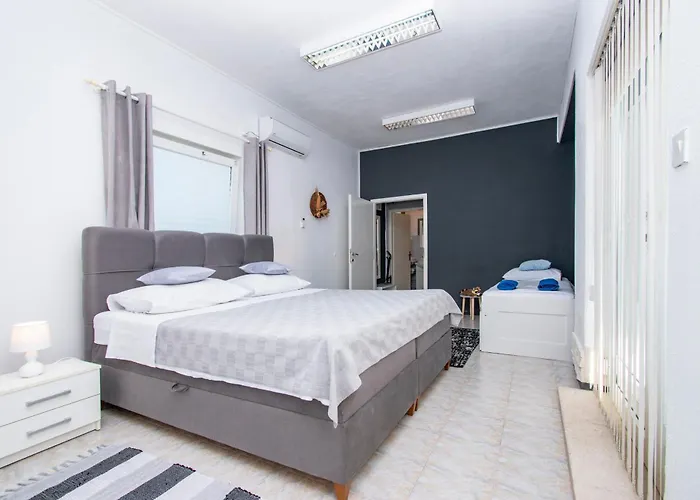 Сasa de vacaciones Family Friendly House With A Swimming Pool Brodarica, - 24117